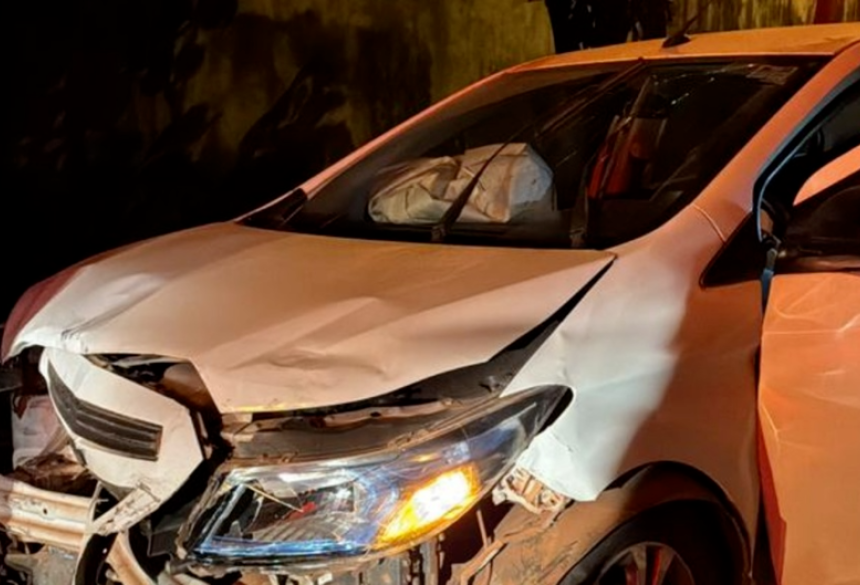 A análise do aparelho celular da vítima revelou várias chamadas feitas por um mesmo número momentos antes do ataque