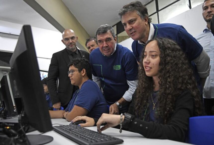 O governador Eduardo Riedel mostrou para o ministro da Educação, Camilo Santana, o trabalho desenvolvido na Escola Estadual Lúcia Martins Coelho