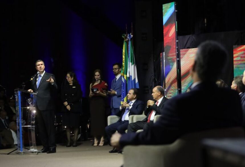 As homenagens simbolizam o reconhecimento da Assembleia Legislativa àqueles que, com dedicação e compromisso 