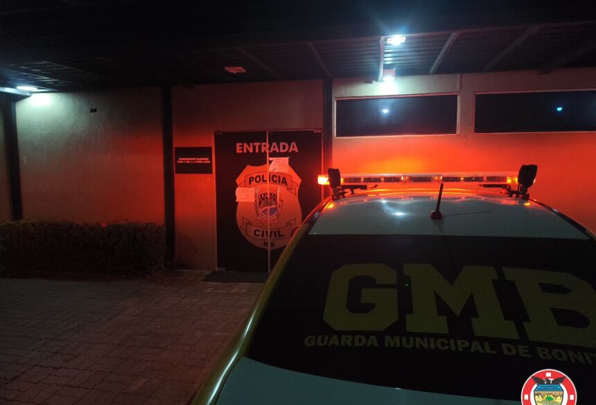 O homem foi detido e encaminhado para delegacia de polícia civil 
