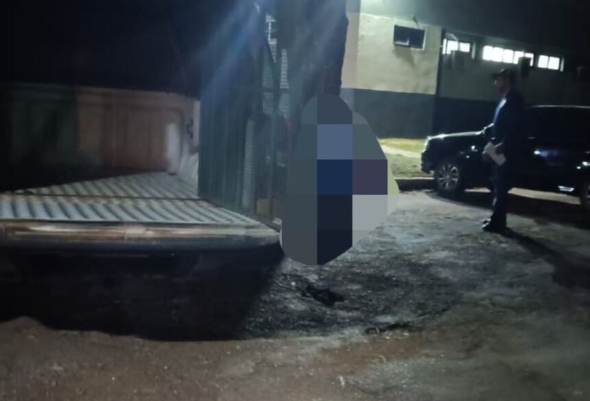 O homem foi detido e encaminhado para o quartel da guarda municipal onde foi confeccionado o termo de captura