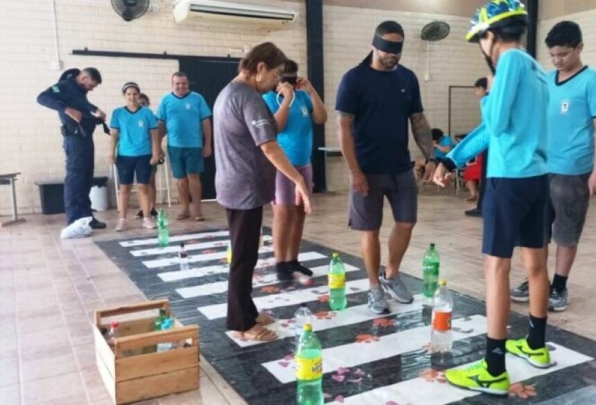 A proposta foi trabalhar o tema de forma leve e participativa, garantindo o envolvimento dos estudantes e estimulando a assimilação dos conceitos
