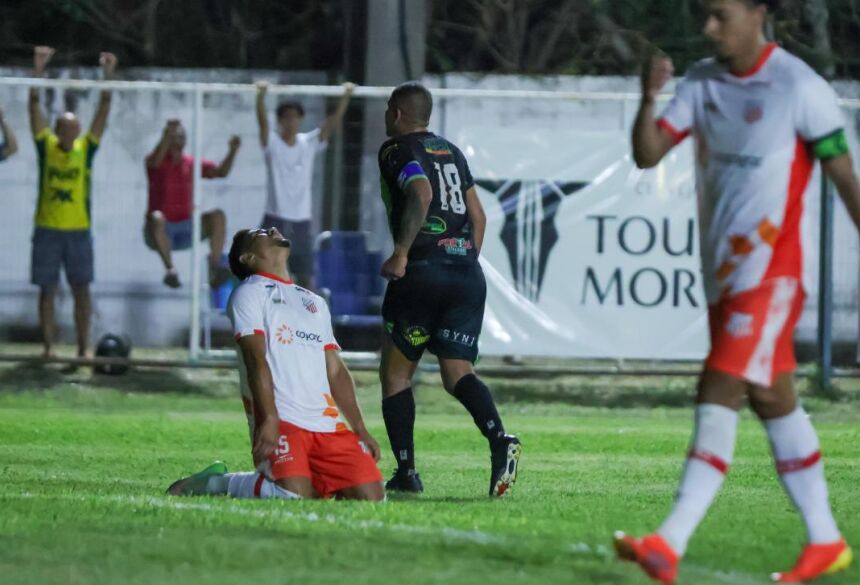 Wálter (18) deu duas assistências e marcou o gol que fechou a goleada do CRA sobre o Comercial (Foto: Rodrigo Moreira/FFMS)