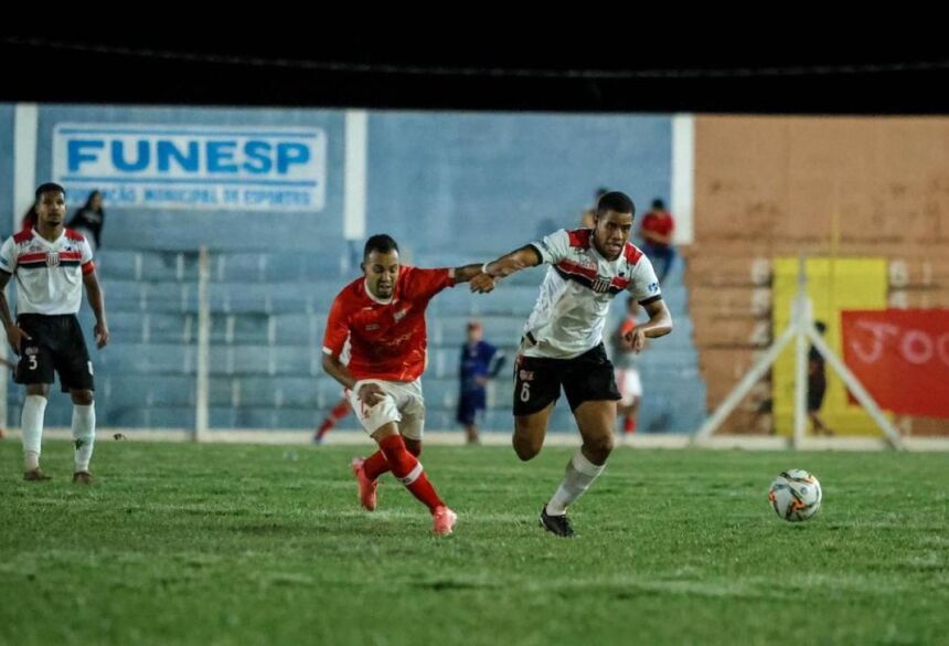 Taveira aproveitou melhor condição física na etapa final e buscou os gols da segunda vitória na Série B (Foto: Yasmin Soares)