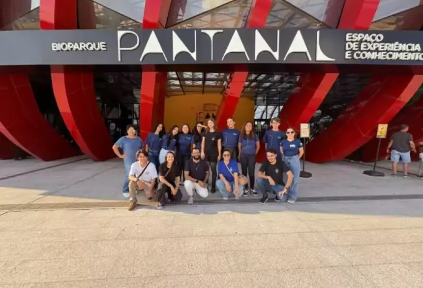 Os participantes da viagem foram os vencedores da edição 2025 do ReciclaFashion, realizado durante a XIII Feira Socioambiental de Bonito, em junho