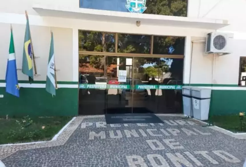 Com a mudança, o expediente será normal na terça-feira (28) em todos os órgãos da administração municipal