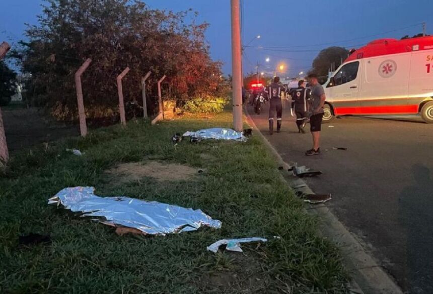Equipes do Samu (Serviço de Atendimento Móvel de Urgência) foram acionadas ao local, mas as duas ocupantes da motocicleta não resistiram aos ferimentos