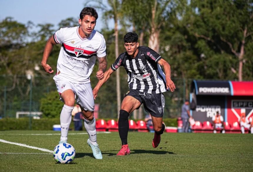 São Paulo impôs melhor condição técnica e física e construiu placar sem sustos (Foto: Marcelo Berton)