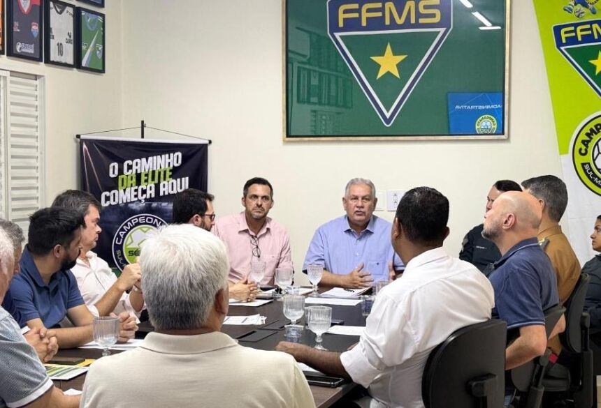 Dirigentes da Federação e dos clubes participantes definem Estadual 2026 (Foto: Assessoria/FFMS)