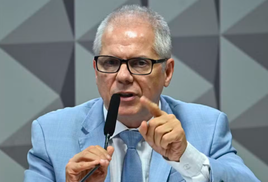  Stefanutto foi demitido do cargo em abril, após ser afastado da função quando o escândalo de fraudes ao órgão se tornou público