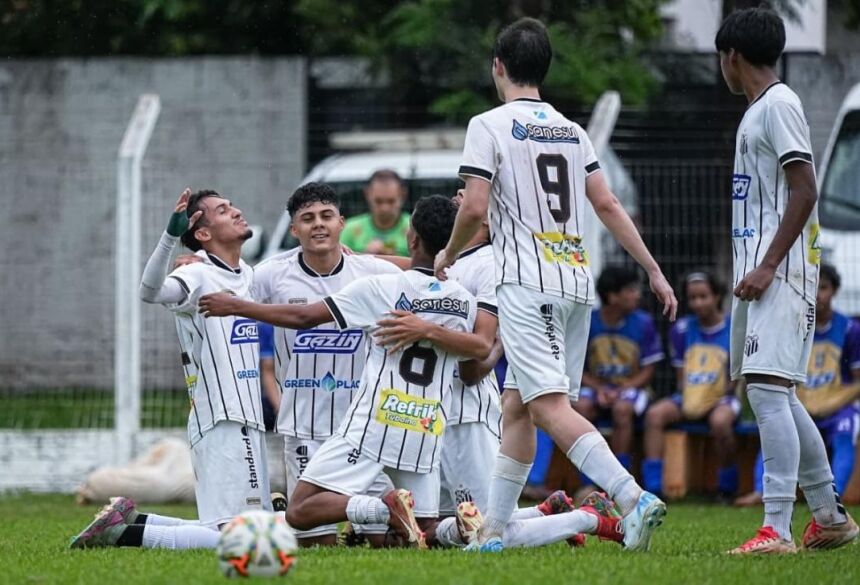 Operário goleou Ceart no jogo de ida e está bem perto de ser finalista do Estadual Sub-17 (Foto: Marcelo Berton)