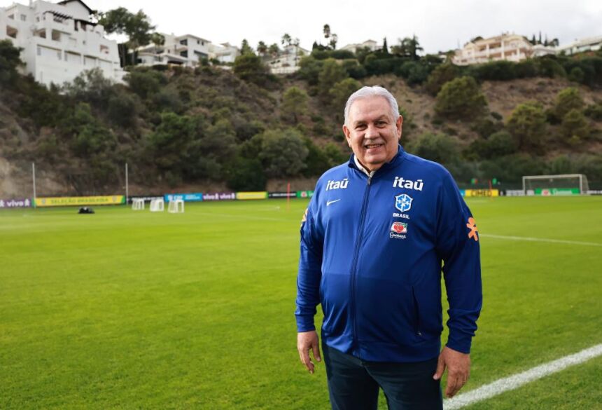 Estevão Petrallás está na Europa com a Seleção Brasileira Feminina (Foto: Lívia Villas Boas/CBF)