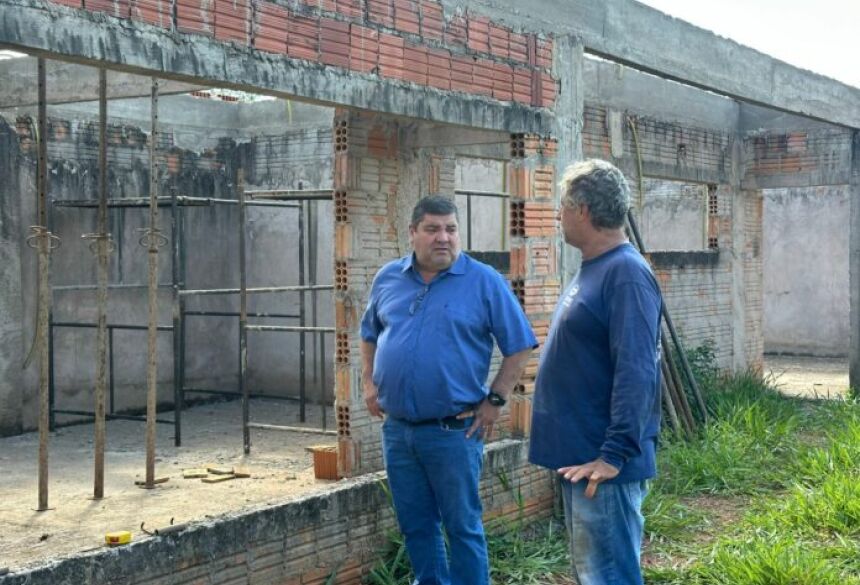 A obra havia sido paralisada em gestões anteriores e, após diversas tratativas junto ao Fundo Nacional de Desenvolvimento da Educação