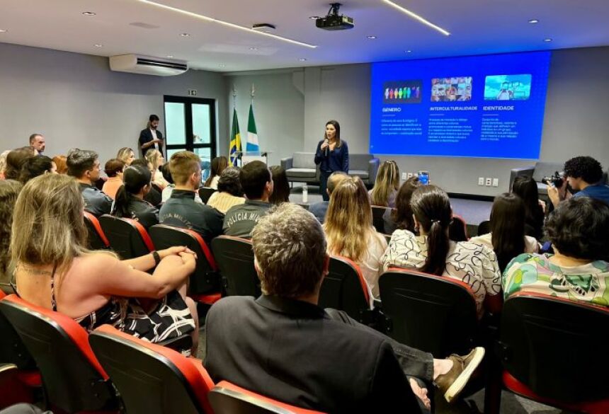 Na aula inaugural, os participantes discutiram temas centrais da política de enfrentamento à violência de gênero