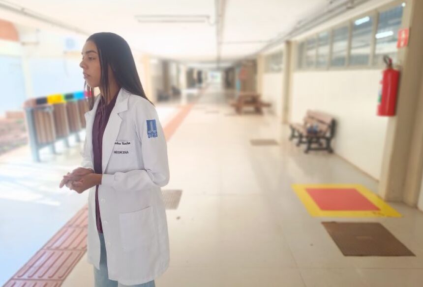 O MS Supera paga um salário mínimo a estudantes de baixa renda visando estimular a permanência nos cursos universitários e de educação profissional técnica