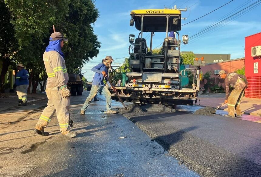 No meio rural, os trabalhos se concentraram na manutenção de estradas vicinais e na recuperação de pontes, assegurando melhores condições de tráfego e deslocamento