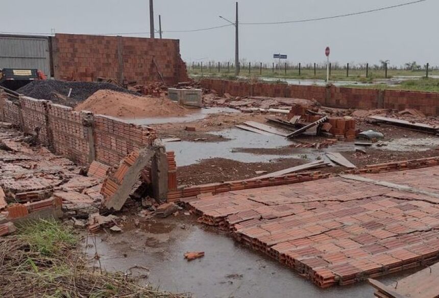 A moradora ainda informou que possui imagens do incidente e pretende tomar medidas legais contra o vizinho