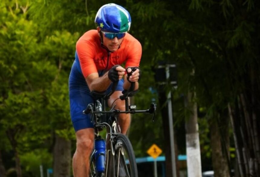A Fodaxman combina trechos que desafiam qualquer atleta. A natação, de 4 km, começa às 3h40 da manhã em águas da barragem