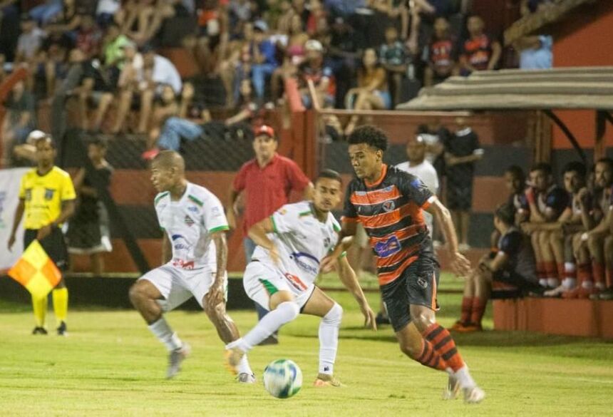 Jogo no Ninho da Águia teve o Bataguassu melhor no primeiro tempo e o Águia Negra igualando na etapa final (Foto: @franzmendes)