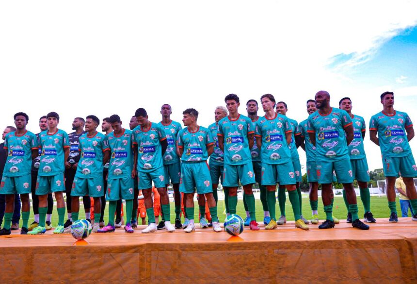 Jogadores apresentados pelo Naviraiense para disputa do Campeonato Estadual (Foto: Ribeiro Júnior)