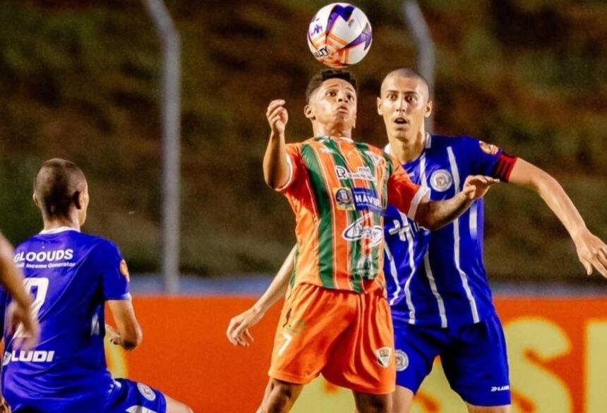 Naviraiense criou boas chances até ter um jogador expulso no segundo tempo (Foto: Edy Júnior Silva/CA Assisense)