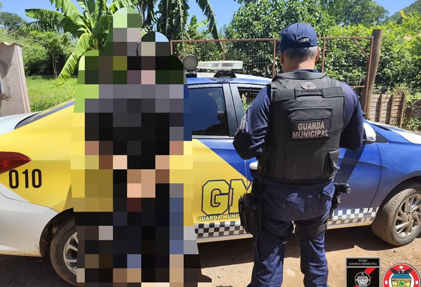 Foi dada ciência ao jovem sobre o mandado em aberto em seu desfavor, sendo o mesmo detido, em ato contínuo o jovem foi encaminhado até o quartel da guarda 