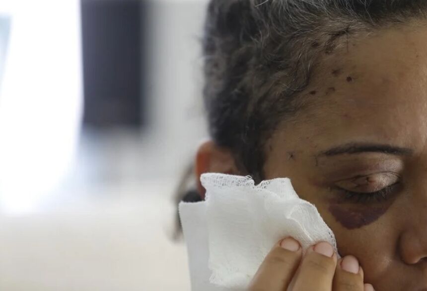 Apesar de parecer isolado, o registro ocorre em um contexto mais amplo de violência: nos primeiros 17 dias do ano, quase 900 denúncias de violência contra a mulher foram feitas