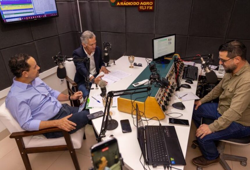 A atuação ocorre em parceria com prefeituras e investidores, por meio de planos de mitigação que garantem investimentos em saúde