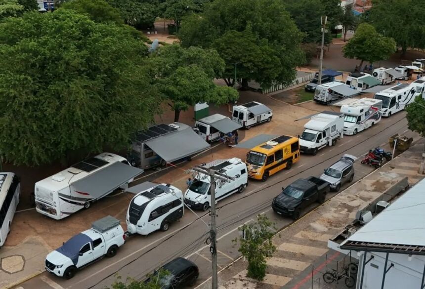 Os motorhomes estão expostos na Praça da Liberdade e a visitação é aberta ao público durante todo o dia, proporcionando à população