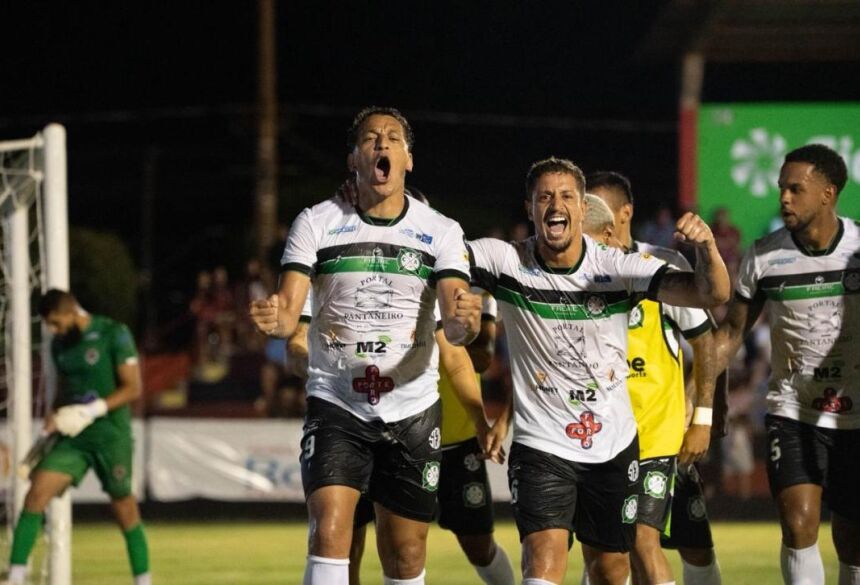Wesley Pacheco (9) comemora seu gol, o segundo na vitória do CRA por 3 a 1 em Rio Brilhante (Foto: @eduardofotoms/CR Aquidauana)