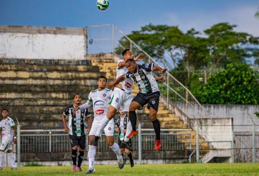 Jogo no Arthur Marinho teve dois tempos distintos, com vantagem para o Bataguassu na etapa final (Foto: Airton Benites)