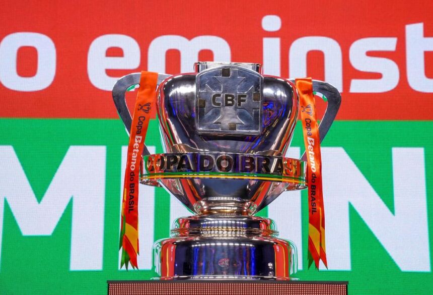 Taça da Copa do Brasil 2025, conquistada pelo Corinthians (Foto: Nelson Terme/CBF)