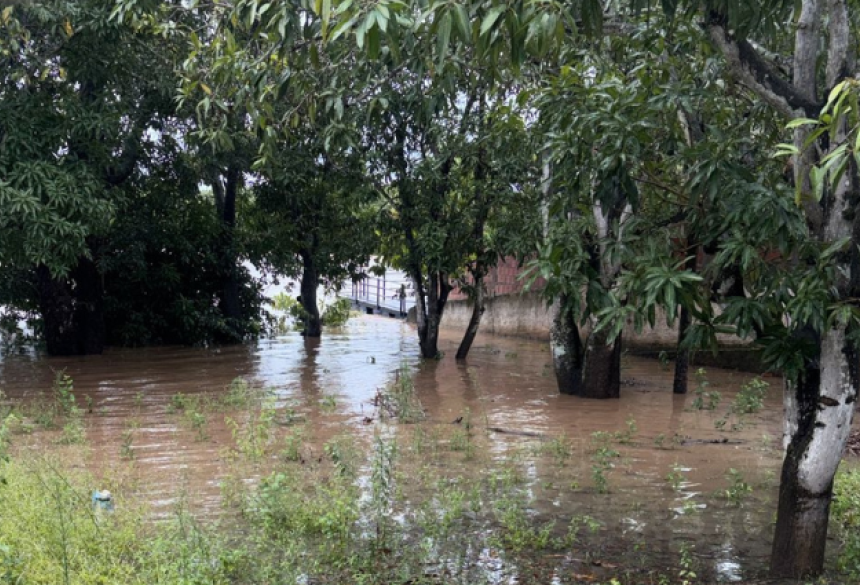 O mesmo se repete no município de Terenos, onde a área urbana - distante do rio - segue preservada, mas há ocorrências na área rural