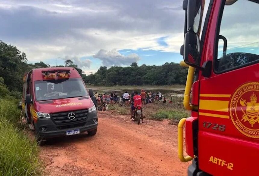 Após aproximadamente trinta minutos de varredura no lago, o corpo do jovem foi localizado e retirado da água