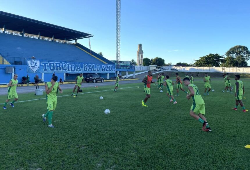 Depois de quase 24 horas de viagem, jogadores do Pantanal fizeram treino no Estádio Biancão, local da partida contra o Ji-Paraná (Foto: Patrick Magalhães/FC Pantanal)