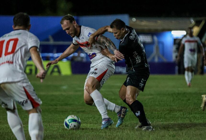 Águia Negra soube segurar o líder do campeonato e por pouco não caba com a invencibilidade do Operário (Foto: Rodrigo Moreira/@rmp.fotografia)