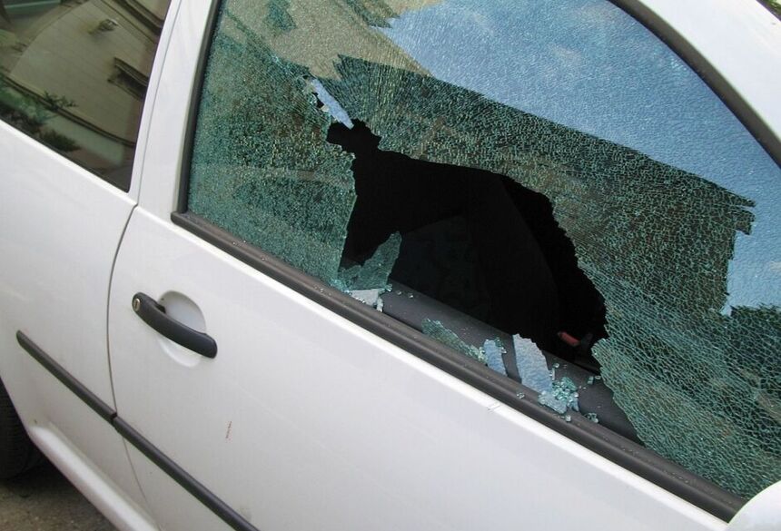 Homem tenta furtar carro e acaba ficando trancado dentro no Universitário / Imagem Ilustrativa/Canal da Peça   