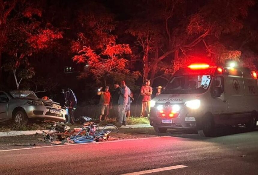 No carro de passeio estavam três pessoas: um homem, uma mulher e uma criança. Na caminhonete, além do motorista, havia um passageiro