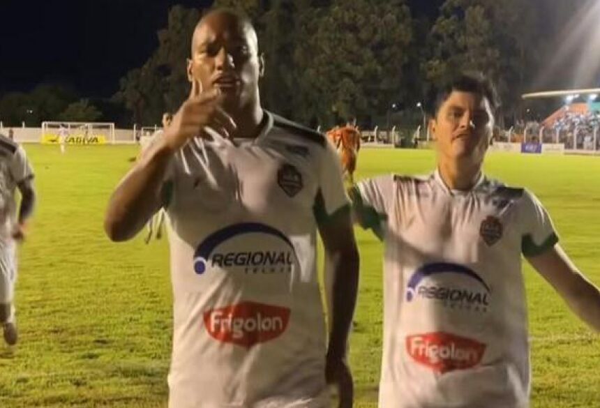 Alex Choco marcou três vezes e chega a 15 gols no Estadual, maior goleador do Brasil na temporada (Reprodução Instagram)