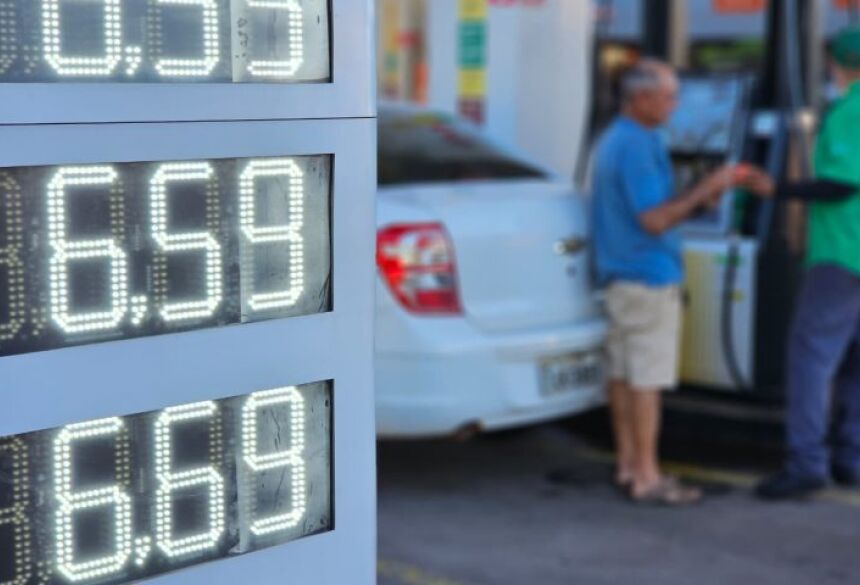 Foram analisados os valores de cinco tipos de combustíveis não aditivados: gasolina, etanol, diesel S500, diesel S10 e GNV