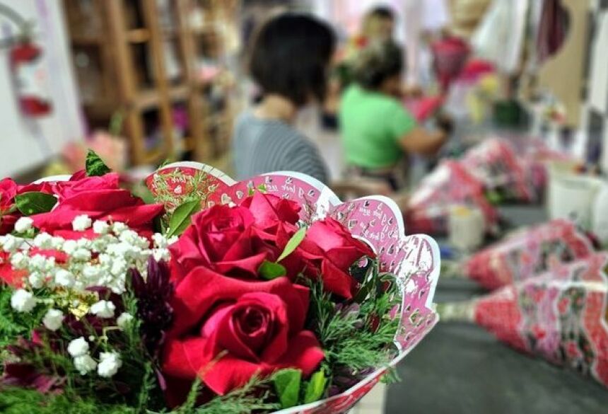 Orquídeas apresentaram valores entre R$ 59,90 e R$ 280, a depender da quantidade de hastes e espécie. Já os serviços de café da manhã tiveram o preço médio de R$ 221,67
