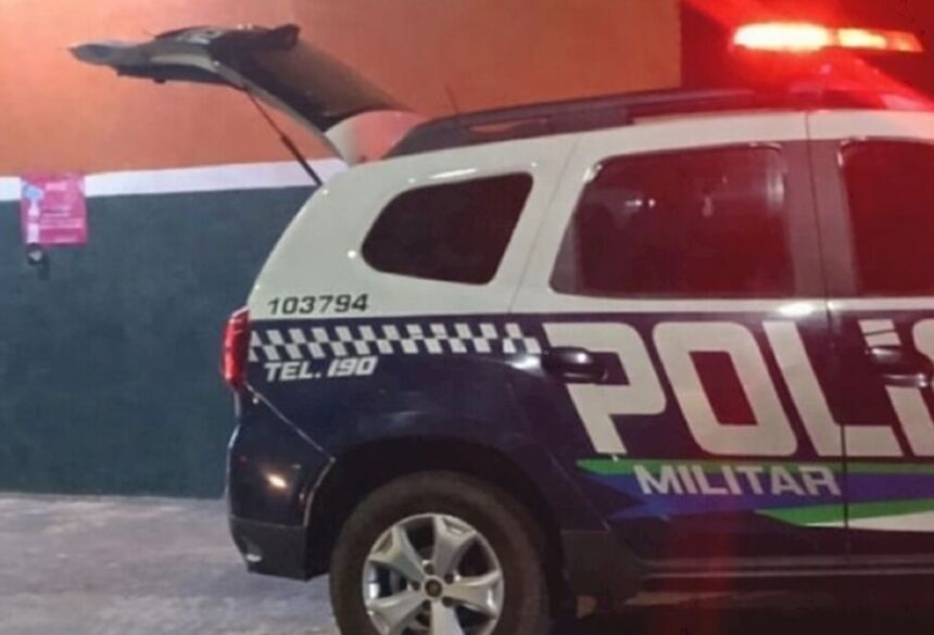 A discussão começou quando o homem tentou impedir o filho de sair de casa. Durante o conflito, o adolescente teria pegado uma faca