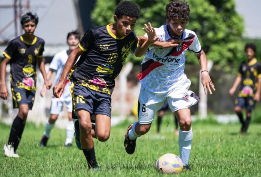 Ubiratan goleou o Instituto Ismaily em partida disputada no Estádio da Leda (Foto: Marcelo Berton/@berton_shots_jpn)