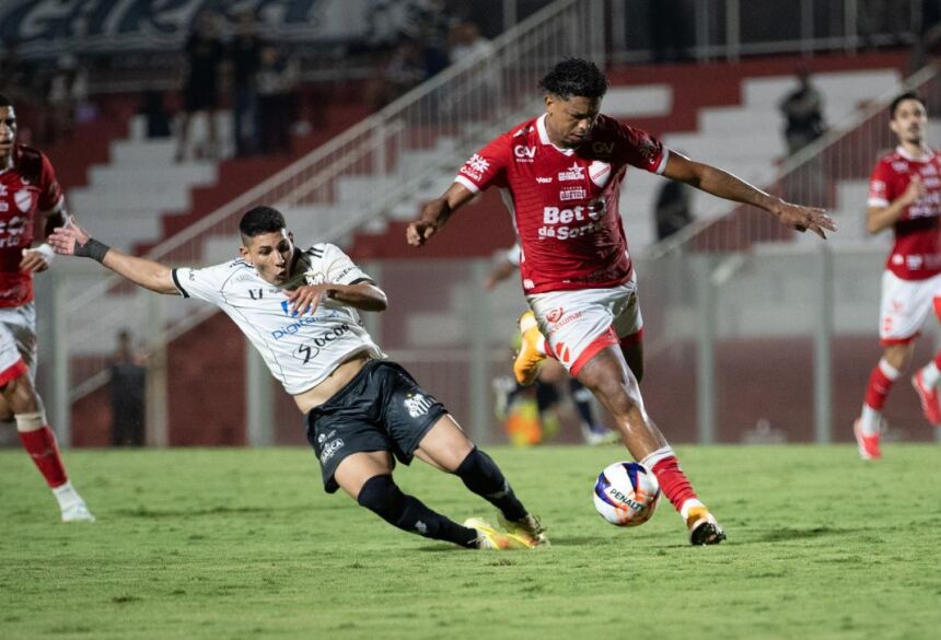 Vila Nova foi superior todo o jogo e marcou três vezes em cada tempo (Foto: @felipesurto/Operário FC)