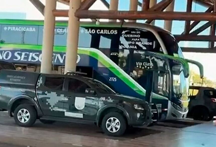 Não há informações sobre a quem pertence o material nem o destino para o qual ele estaria sendo levado