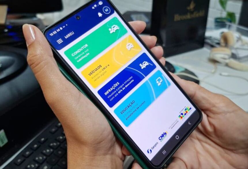 O golpe utiliza uma estratégia para ganhar a confiança do cidadão. Ao acessar a página, a vítima é induzida a fazer um suposto login semelhante