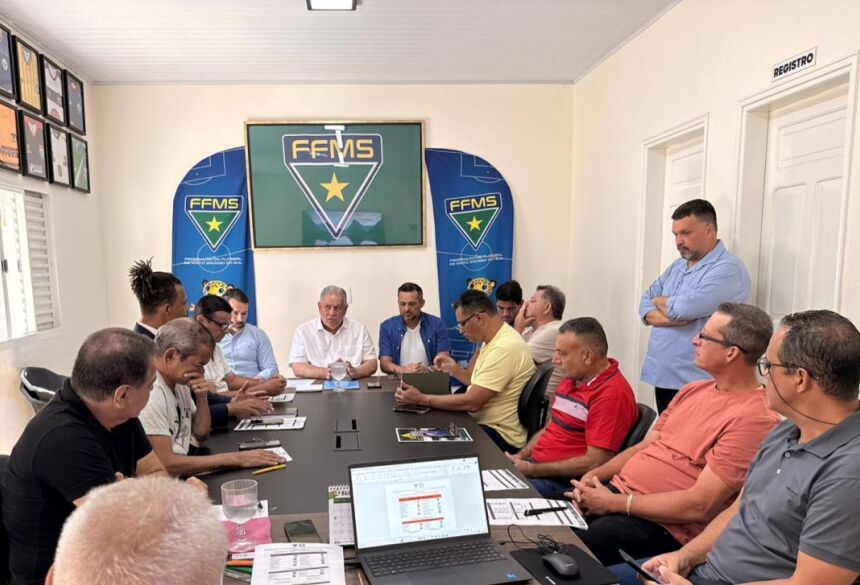 Dirigente se reuniram nesta terça na sede da Federação, em Campo Grande (Foto: Mariana Moreira/FFMS)