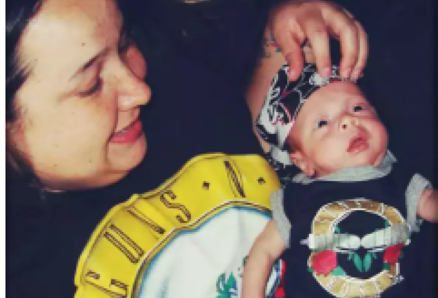 A história começa lá atrás, ainda na adolescência de Fábio. Foi aos 12 anos que ele conheceu o som da banda e nunca mais largou