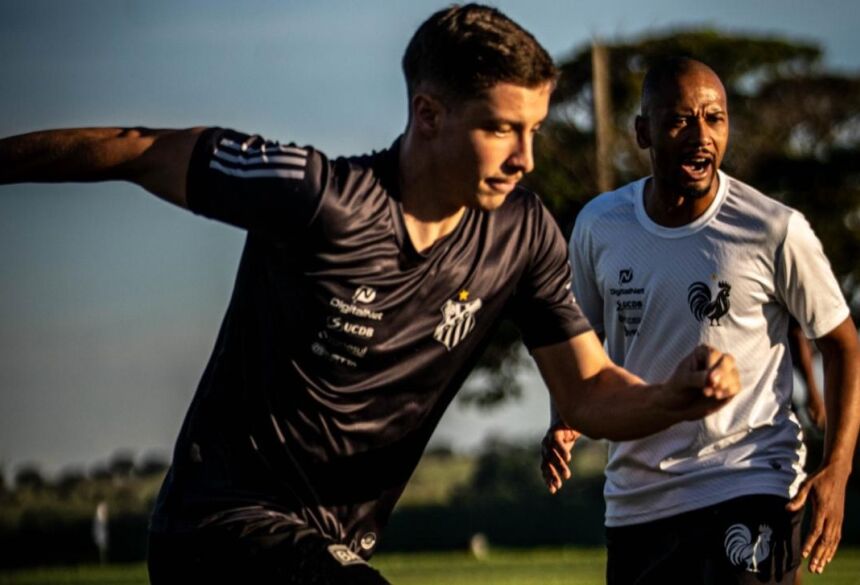 Galo precisa vencer em casa para igualar pontuação dos líderes (Foto: Assessoria/Operário FC)