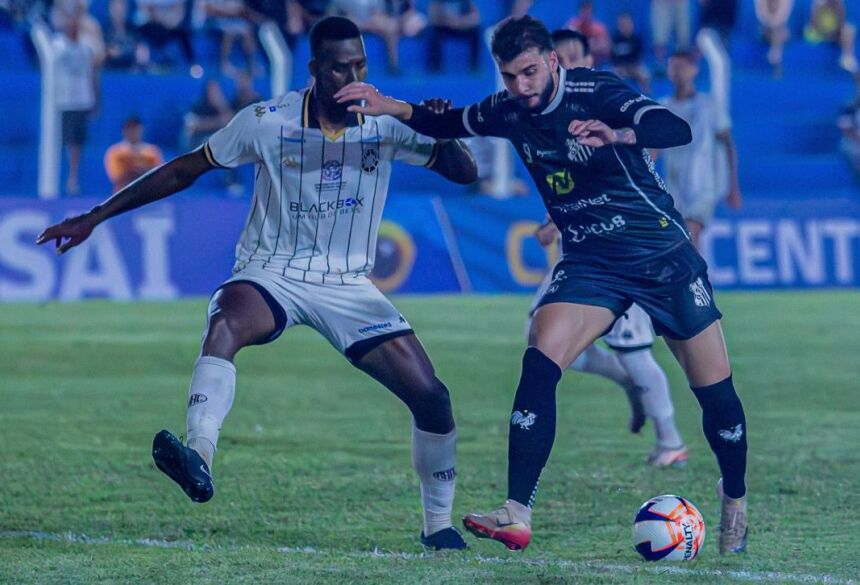 Galo chegou a ficar na frente, mas um vacilo defensivo em seguida permitiu o empate capixaba (Foto: Daniel Batista)